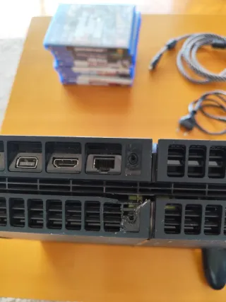 PS4 + Juegos y mandos