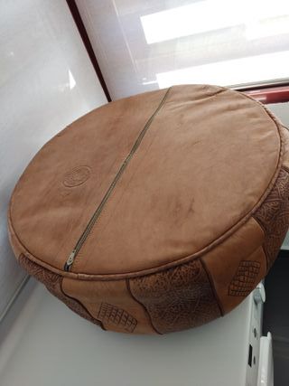 Puf de piel beige y marrón