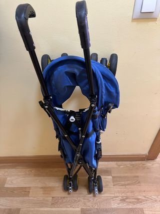 Carrito de bebé azul con diseño de Batman