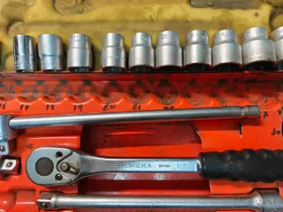 Caja de herramientas carraca y vasos