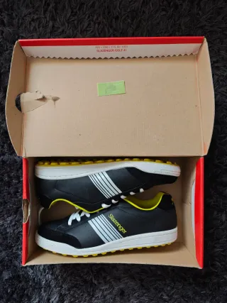 Zapatos de golf Slazenger negros y amarillos