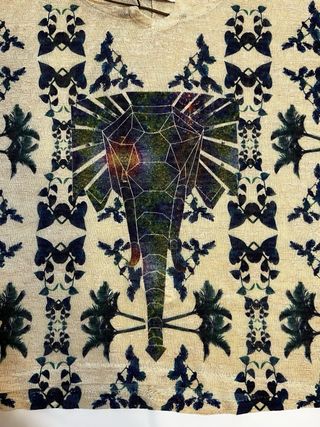 Blusa asimétrica con estampado étnico