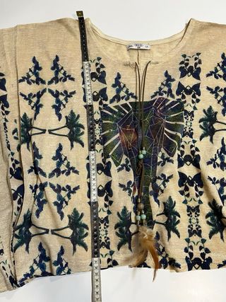 Blusa asimétrica con estampado étnico