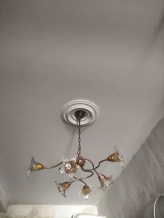 Lámpara de techo de metal y cristal