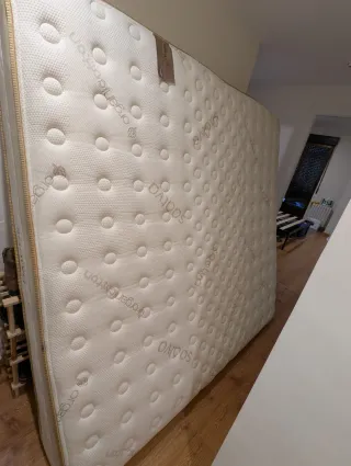 Cama y Colchón Negro/Marrón