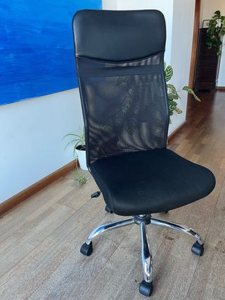 Silla de oficina ergonómica negra