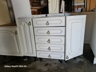 Cocina  blanca y plateada