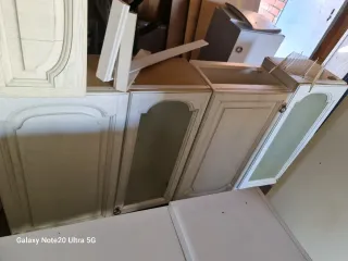 Cocina  blanca y plateada