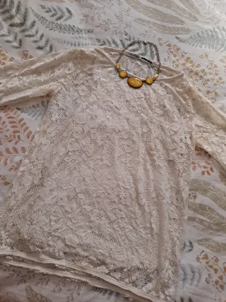 Camisa encaje Stradivarius
