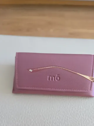 Gafas de sol doradas y rosas