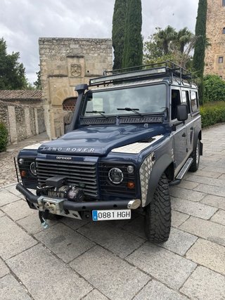 Land Rover Defender 2012