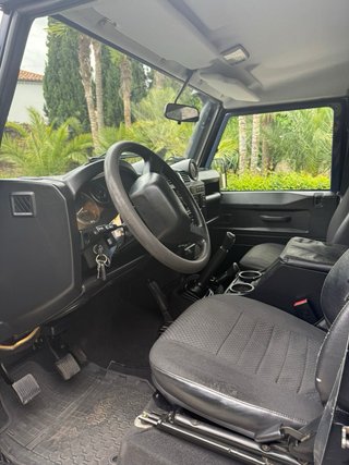 Land Rover Defender 2012