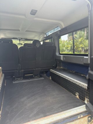 Land Rover Defender 2012