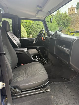 Land Rover Defender 2012