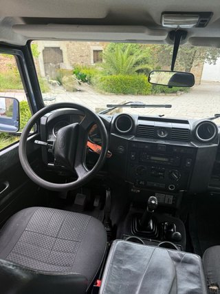 Land Rover Defender 2012