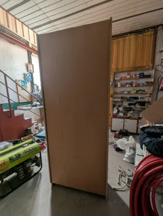 Estantería negra de madera