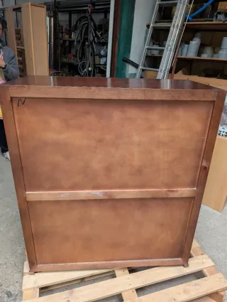 Cajonera de madera marrón