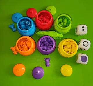Gioco di apprendimento per contare e motricità fine