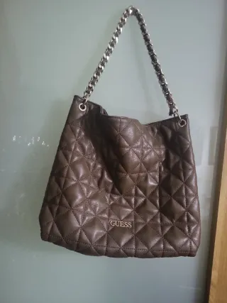 Bolso Guess acolchado
