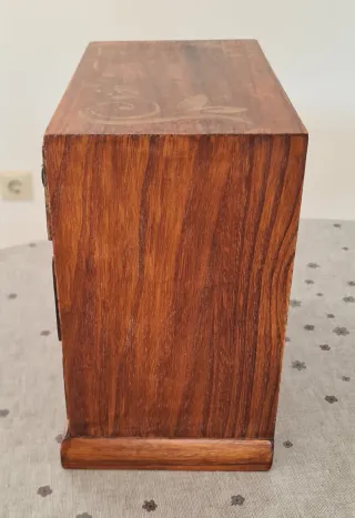 Joyero de madera con cajones