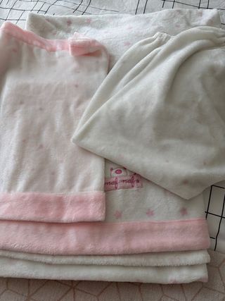 Juego sábanas polares cuna osito rosa Naf Naf