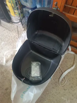 Nuevo a estrenar,Baúl Moto 28L REDCAR 553A Negro