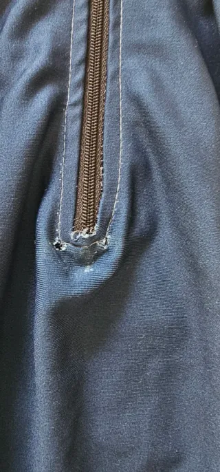 Mono de triatlón azul y blanco