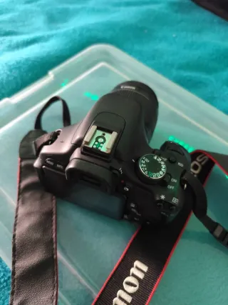 Cámara Canon EOS 600D + Accesorios