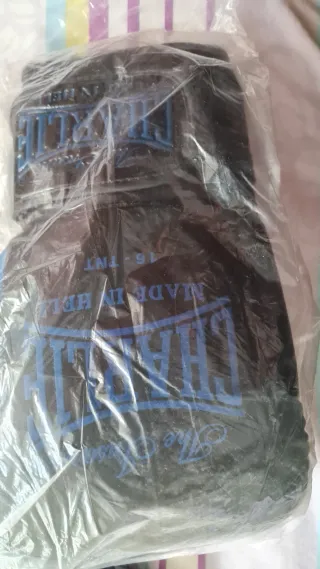 Guantes de boxeo Charlie de 16 onzas y cintas