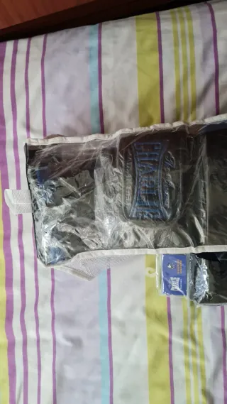 Guantes de boxeo Charlie de 16 onzas y cintas