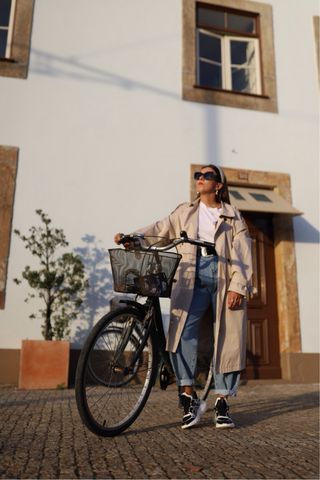 Zapatillas Uterqüe negras y blancas