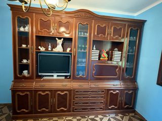 Mueble de salón de madera clásico