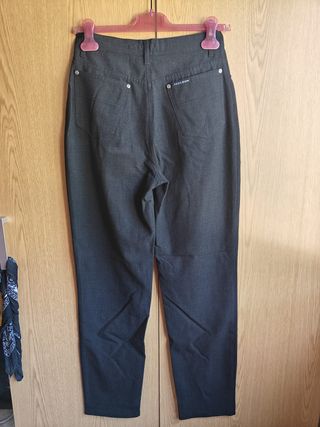 Calças de ganga pretas corte clássico