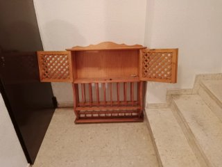 Platero y mueble de pared madera.