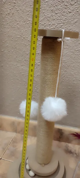 Rascador para gatos con pelotas