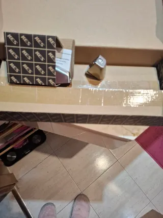 Estantería de cristal transparente