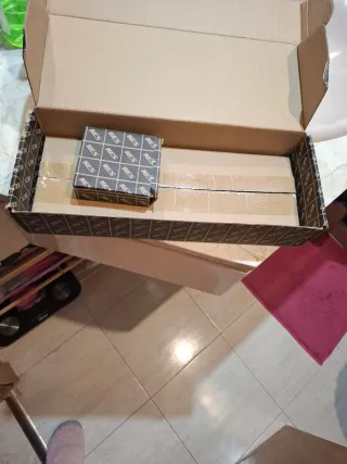 Estantería de cristal transparente