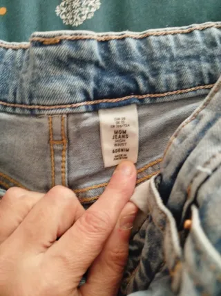 Pantalón vaquero desgastado