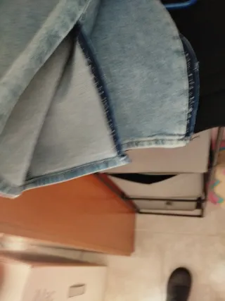 Pantalón vaquero desgastado
