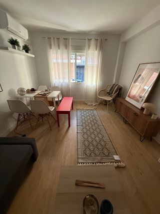 Banco de madera rojo Madrid