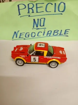 Scalextric Fiat Abarth 124 Rally con luces