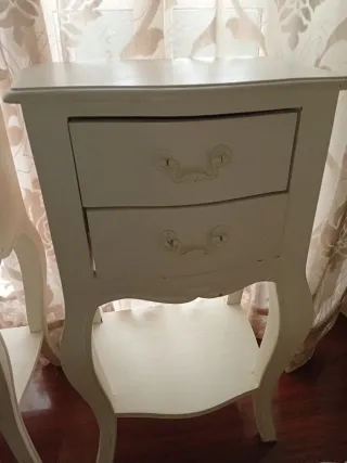 Mesitas de noche blancas de madera
