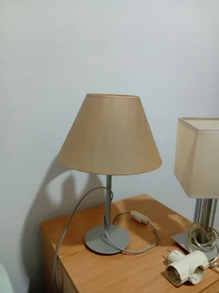 Lámpara de mesa metal y papel