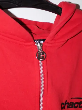 Sudadera roja con cremallera