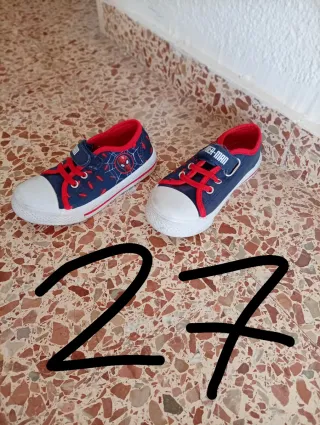 Zapatillas infantiles variadas