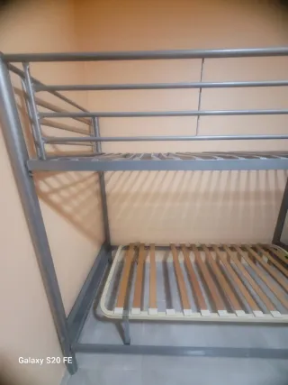 Cama metálica doble gris Sin la cama de abajo