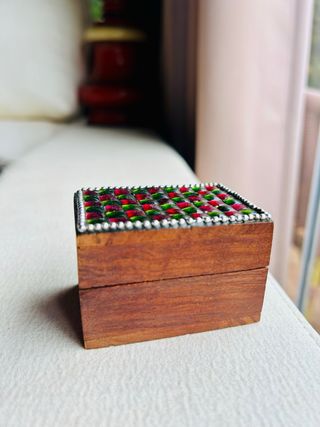 Cajita de madera con mosaico