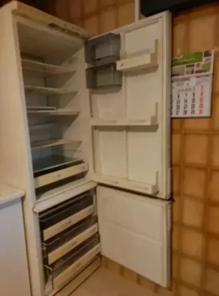 Nevera combi funcionando