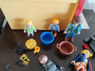 Lote Playmobil: Establo, Coche Policía y Familiar