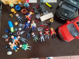Lote Playmobil: Establo, Coche Policía y Familiar